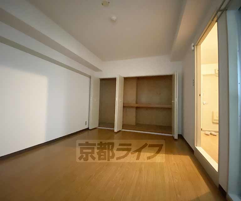 居室・リビング　大きめの収納があり、住みやすい居室です。