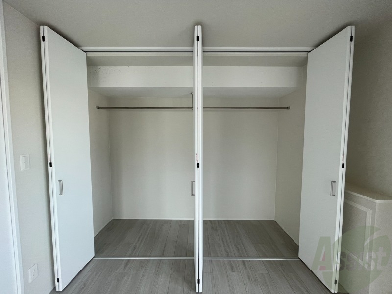 収納　クローゼットは奥行きもあり、荷物が多い方でも安心です。