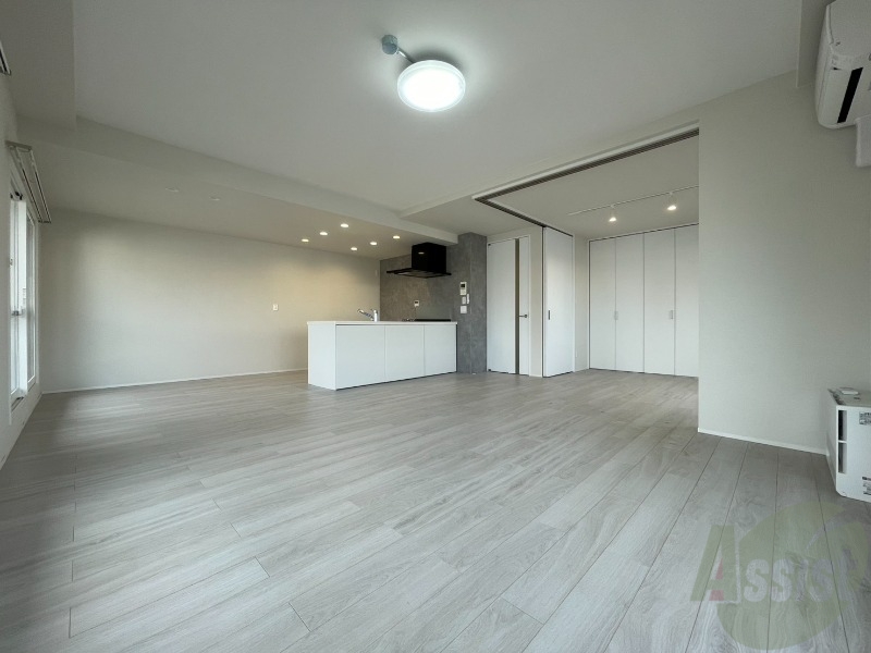 居室・リビング　広くてキレイなお部屋が広がっていて、充実した生活が送れそう。