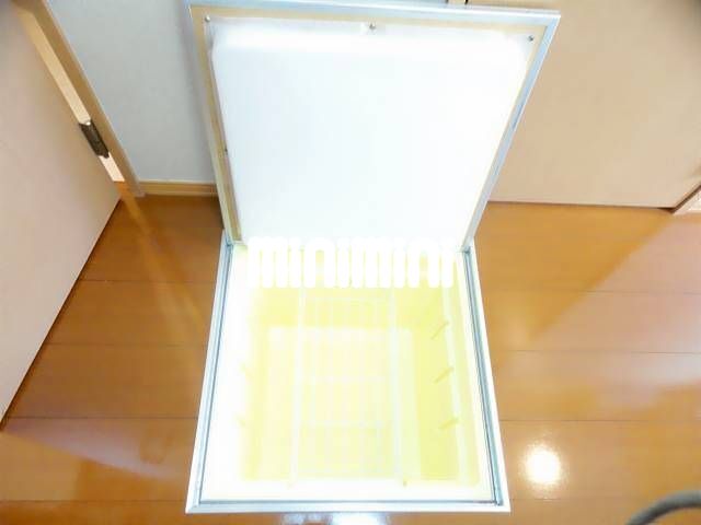 ロビー　床下にも収納付き