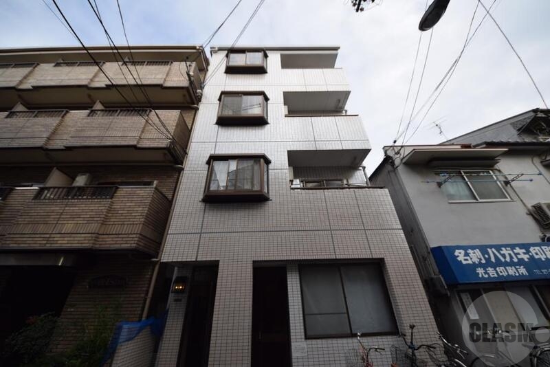 建物外観　タイル張りでスッキリしてますね