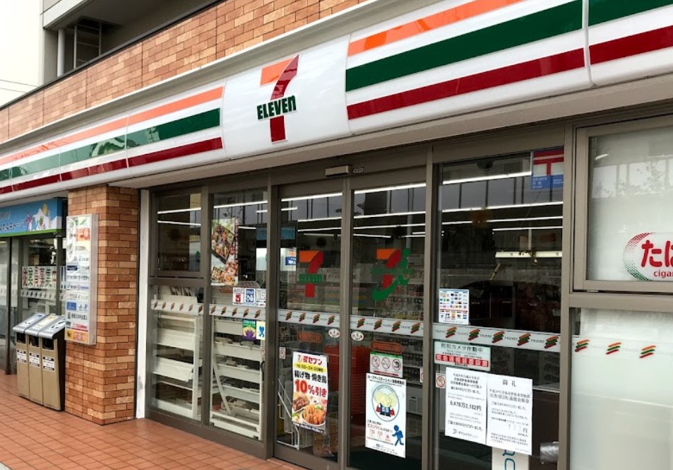 コンビニ　セブンイレブン 神戸御影石町2丁目店（コンビニ）まで551m