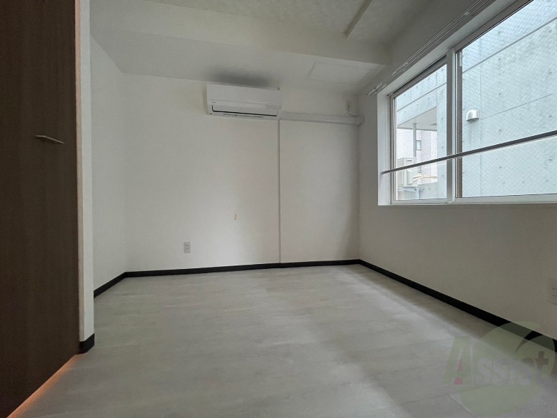 その他部屋・スペース　寝室はこちらです。光が差し込む、温かみのあるお部屋です。