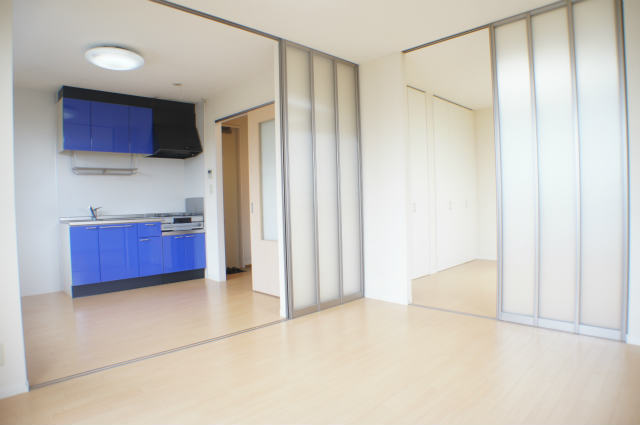 居室・リビング　天井までの建具の開閉によって部屋の使い方もお客様次第♪