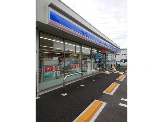 コンビニ　ローソン足立谷在家二丁目店（コンビニ）まで238m