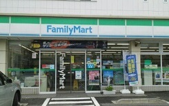コンビニ　ファミリーマート（コンビニ）まで440m
