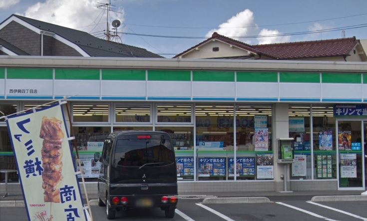 コンビニ　ファミリーマート 西伊興四丁目店（コンビニ）まで361m
