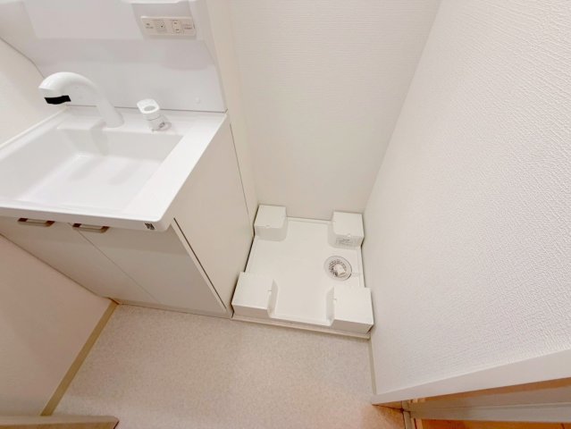 その他設備　嬉しい室内洗濯機置場。これで洗濯機も長持ちしますね。
