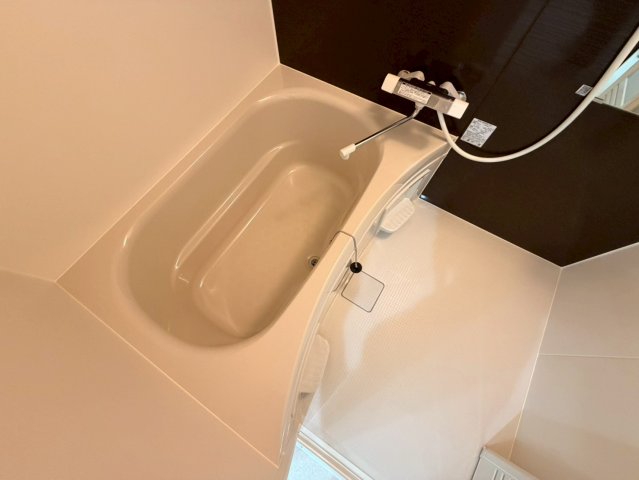 バス・シャワールーム　広めのお風呂は一日の疲れを癒してくれます。