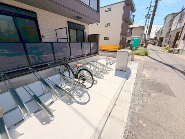 駐車場　敷地内には入居者専用の駐輪スペースもあります。