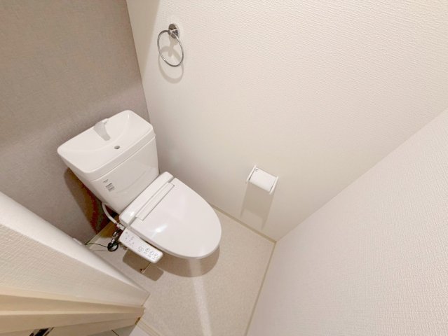 トイレ　綺麗なトイレにはウォシュレット標準装備です。