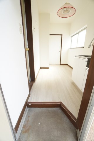 玄関　※同物件、同タイプの写真になります。