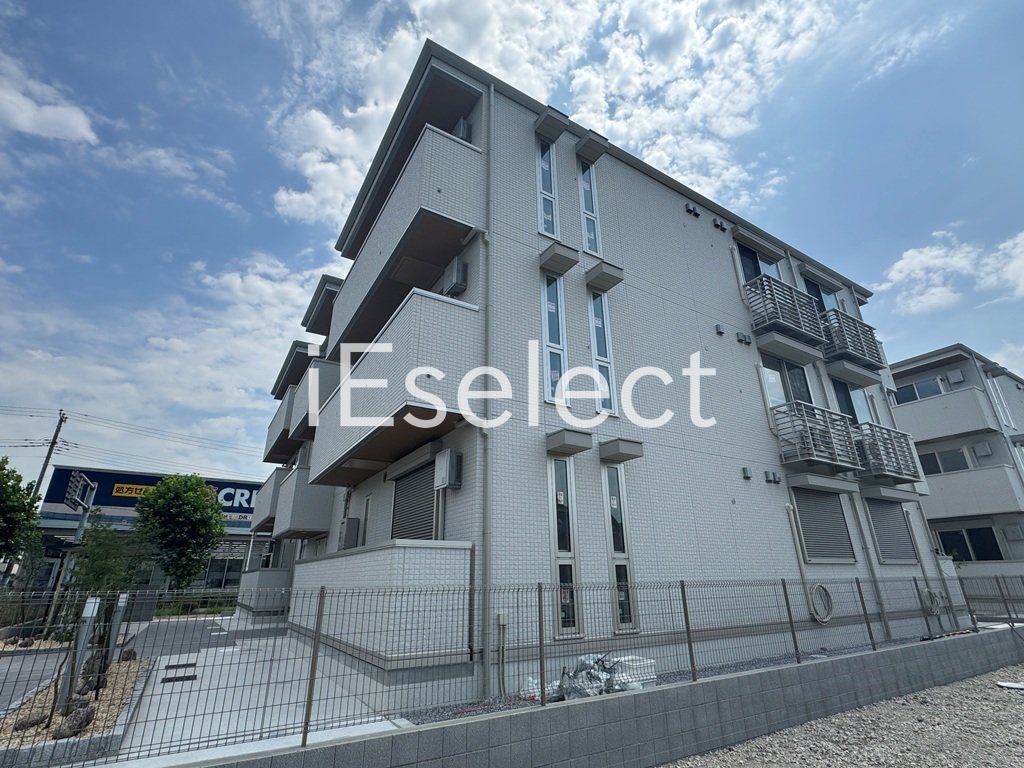 建物外観　お買い物にも出やすい立地♪