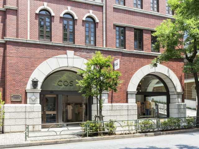 ショッピングセンター　COS青山店（ショッピングセンター）まで895m