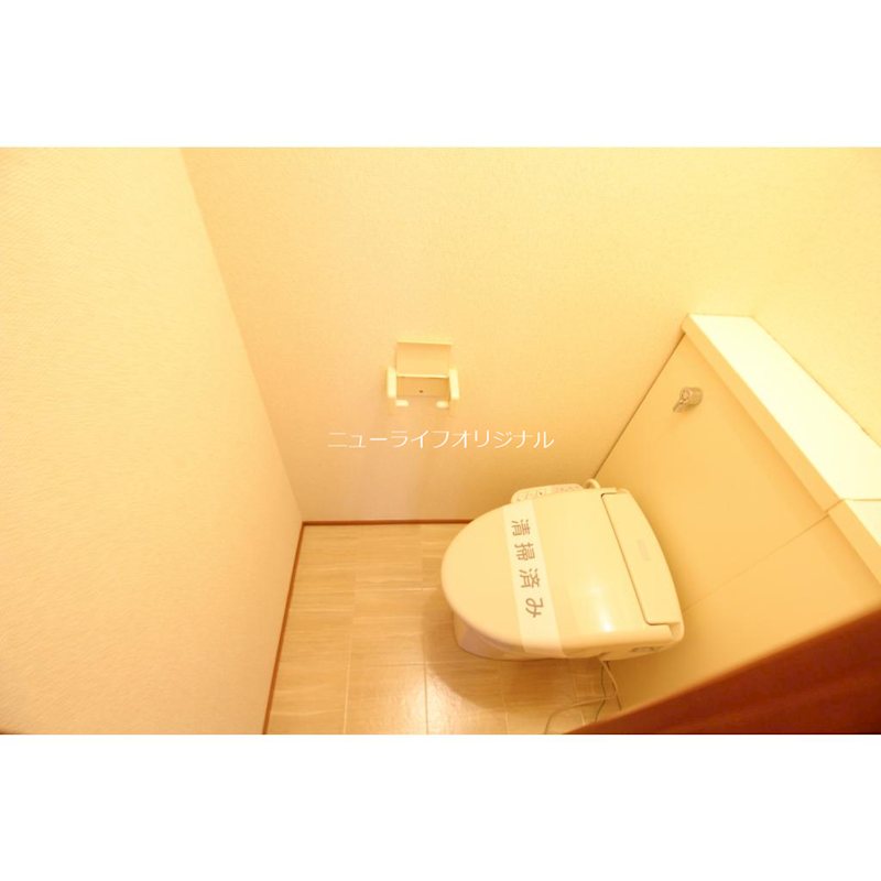 トイレ　トイレには快適な温水洗浄便座付