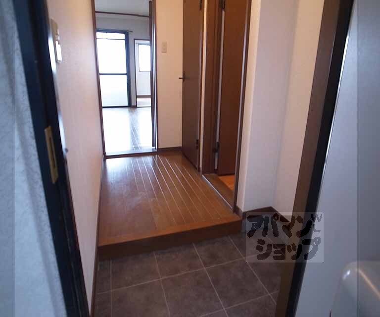 玄関　玄関からです！