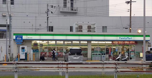 コンビニ　ファミリーマート（コンビニ）まで445m