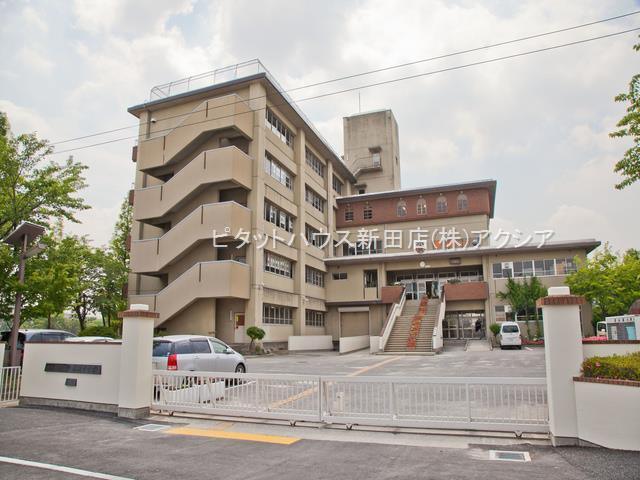 中学校　越谷市立大相模中学校（中学校）まで1414m