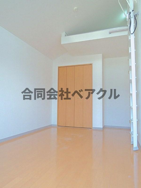 その他部屋・スペース　広くて明るい寝室