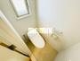 トイレ　窓付きのトイレです☆