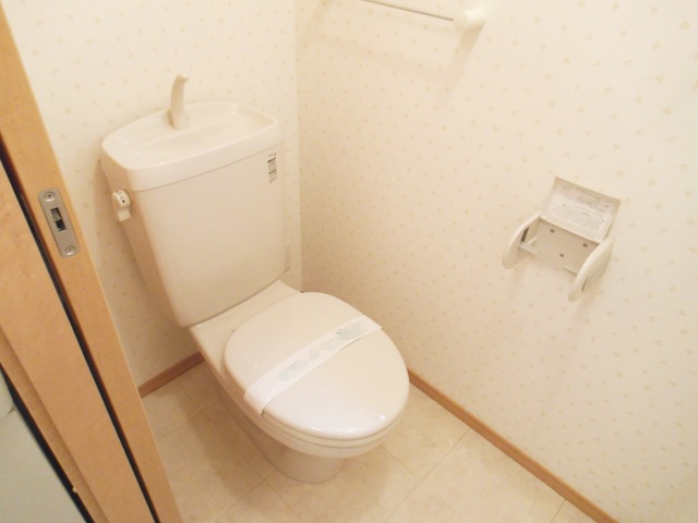 トイレ　温水洗浄機能付きトイレです☆
