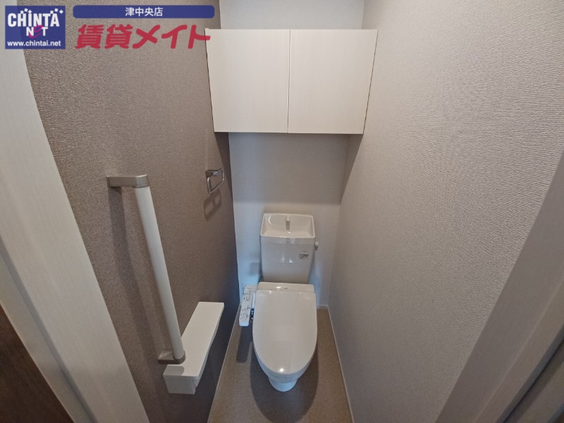 トイレ　同物件別室反転写真