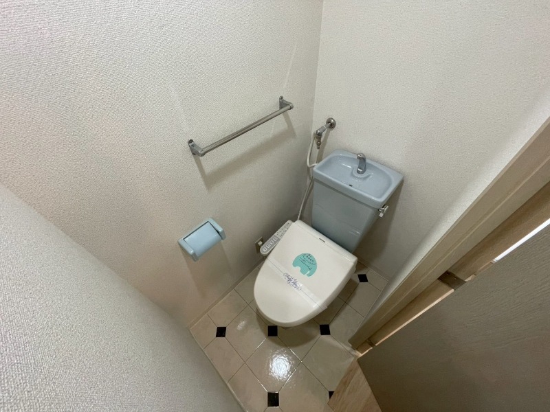 トイレ　トイレです。ウォシュレット付を探している方、おすすめです。