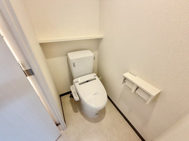タウンハウス服部天神のトイレ写真