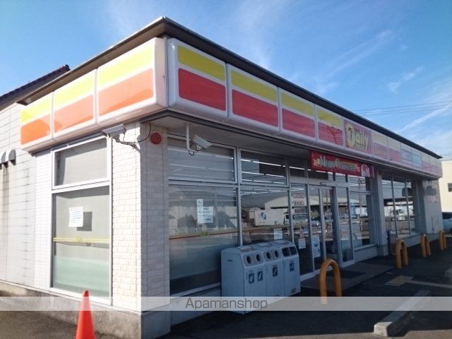 コンビニ　デイリーヤマザキ様（コンビニ）まで500m