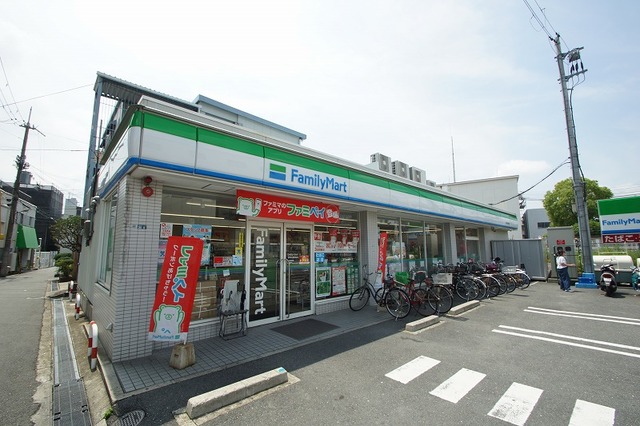 コンビニ　ファミリーマート正雀駅前店（コンビニ）まで141m