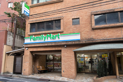 コンビニ　ファミリーマート 上原三丁目店（コンビニ）まで797m
