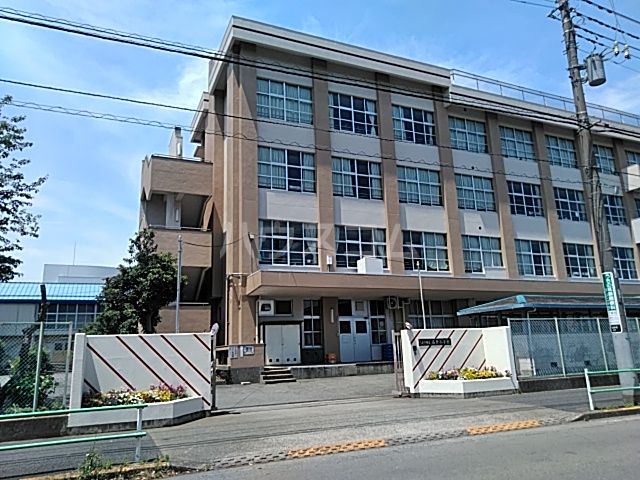 小学校　八王子市立高倉小学校（小学校）まで823m