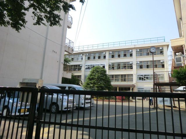 中学校　八王子市立第一中学校（中学校）まで720m