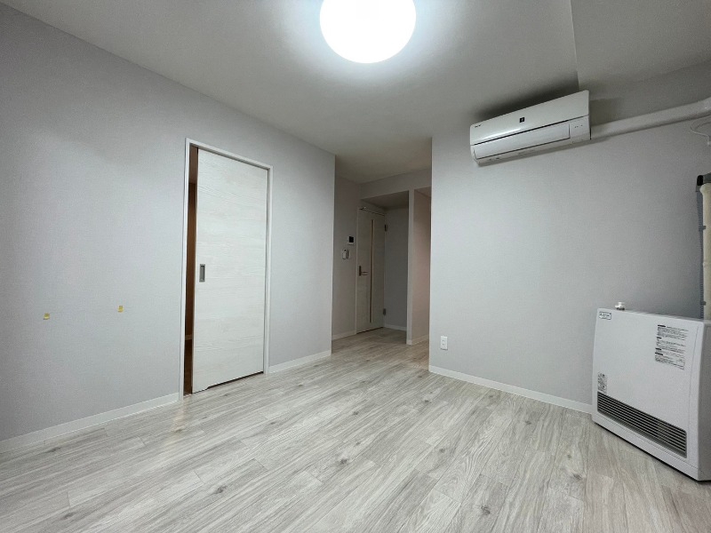 居室・リビング　広くてキレイなお部屋が広がっていて、充実した生活が送れそう。