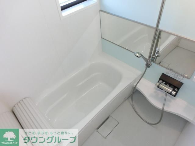 バス・シャワールーム　追い焚き一坪バス・換気窓付いてます