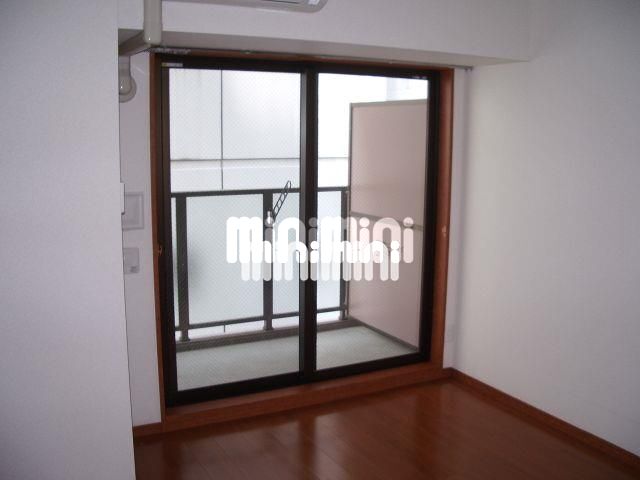 居室・リビング　南向きの日当りの良いお部屋です