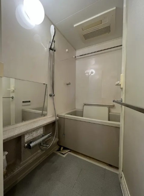 バス・シャワールーム　※別部屋の参考写真です。