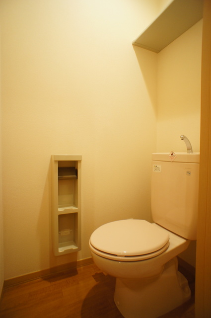 トイレ　白を基調とした空間で清潔感のあるトイレです♪