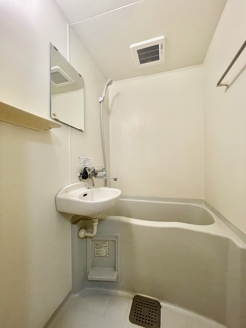 バス・シャワールーム　別部屋参照・２０３号室を利用中※現況優先