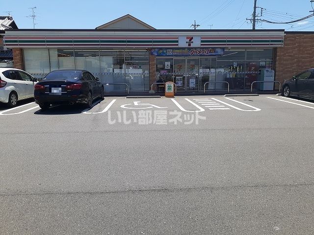 コンビニ　セブンイレブン津市河芸町一色店（コンビニ）まで538m