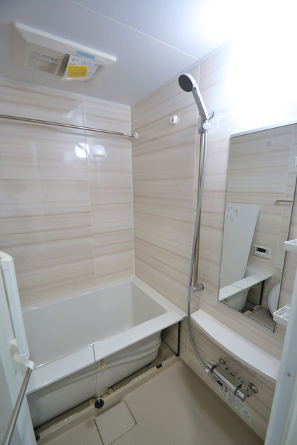 バス・シャワールーム　雨の日も安心！浴室乾燥機付き