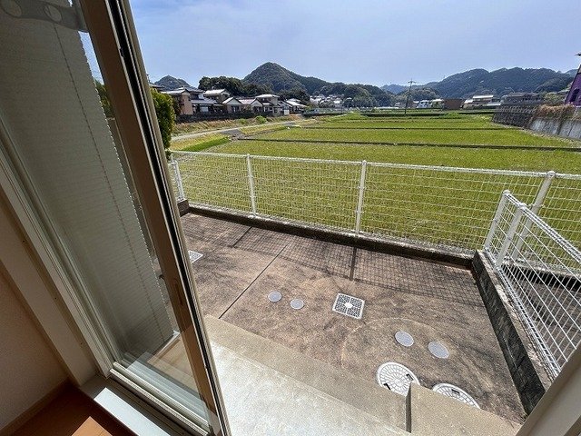 庭　お庭で自由な時間を過ごせます