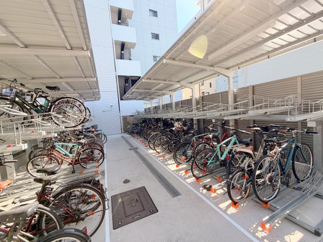 駐車場　敷地内には入居者専用の駐輪スペースもあります。