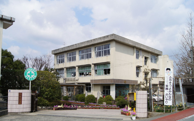 小学校　熊本市立麻生田小学校（小学校）まで166m
