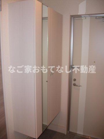 玄関　※写真は別号室