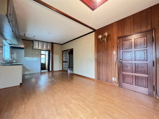 天神町5丁目戸建の居間写真