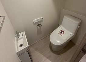 トイレ　別タイプ部屋　参考写真です