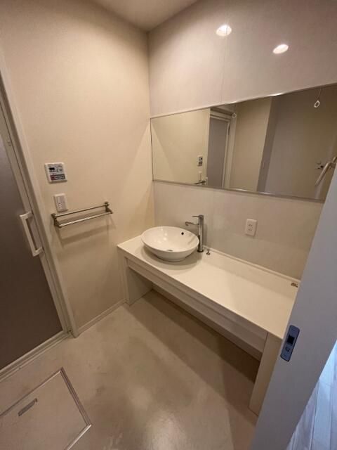 洗面設備　別部屋参考写真です