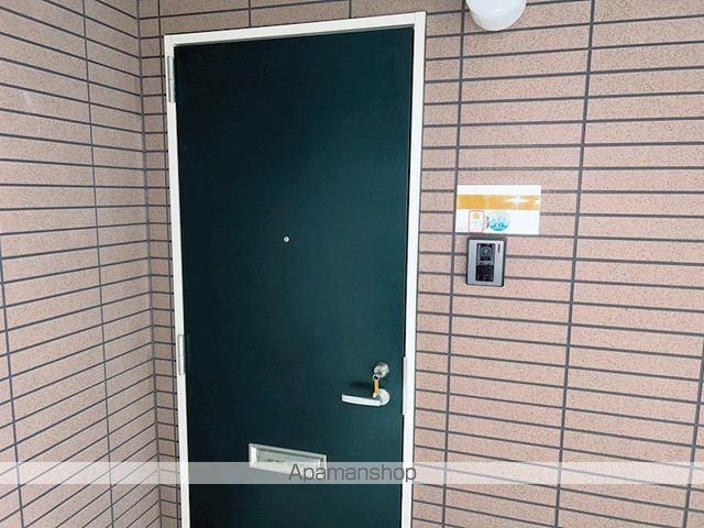 ＪＲ東海道本線 浜松駅 バス乗車時間：33分 最寄りバス停で下車 徒歩7分 2階建 築28年の玄関写真