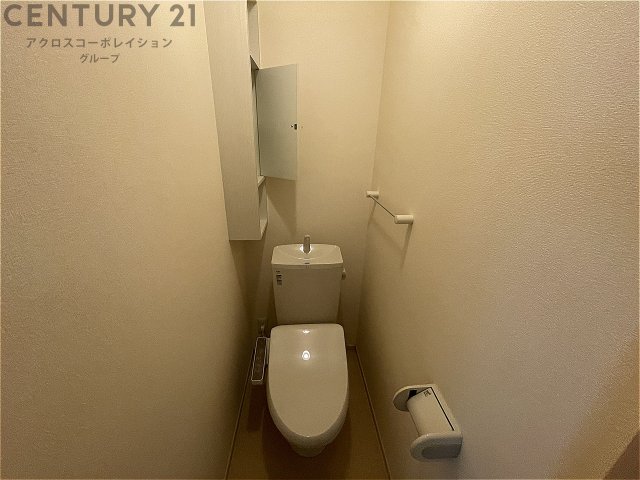 トイレ　温水洗浄便座付きのトイレです♪